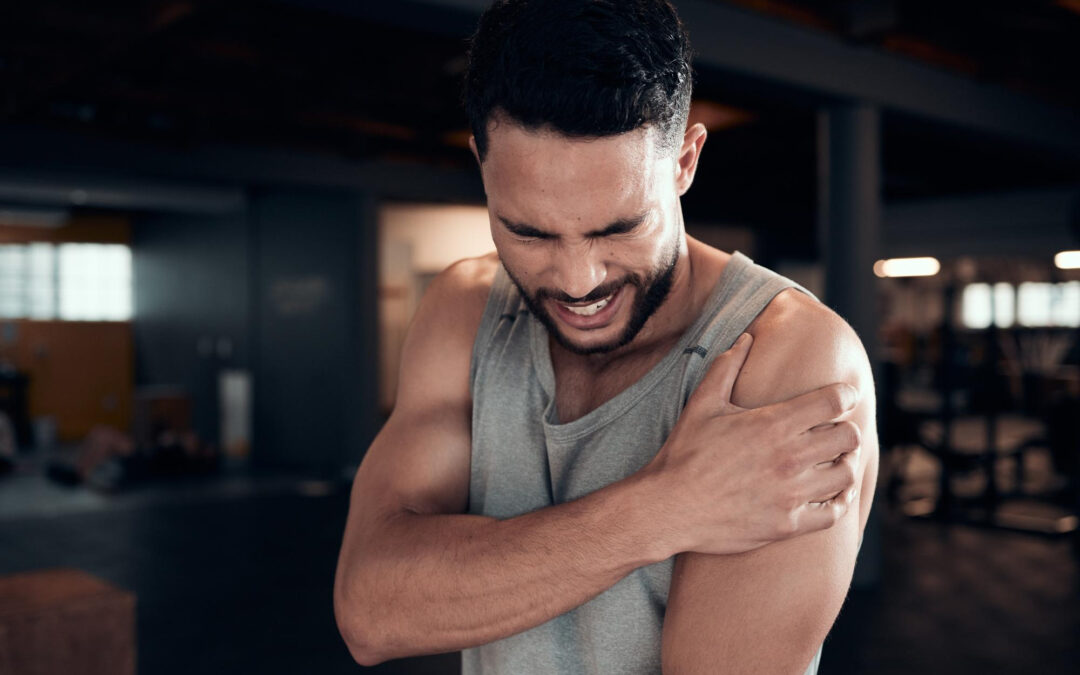 Pinzamiento de hombro: síntomas, causas y tratamiento en fisioterapia